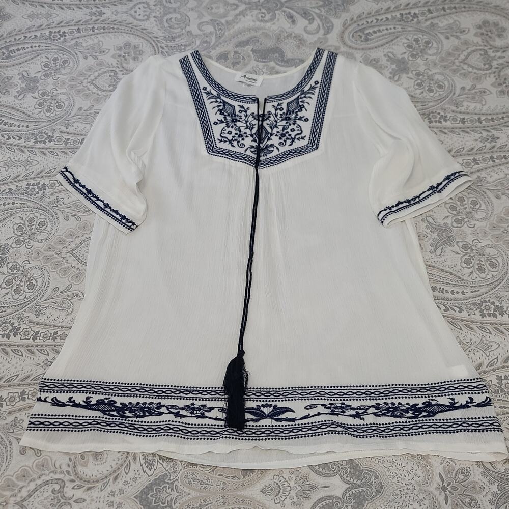 Arianna's by Howard's embroidered ladies cover up white Size OS Resort Wear - Picture 3 of 8